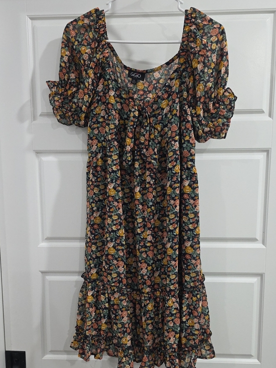 Gigio Dresses & Skirts - GiGiO Black Floral Puff-Sleeve Midi Dress